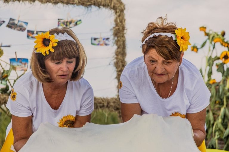 Štrudlafest: Streching the Dough